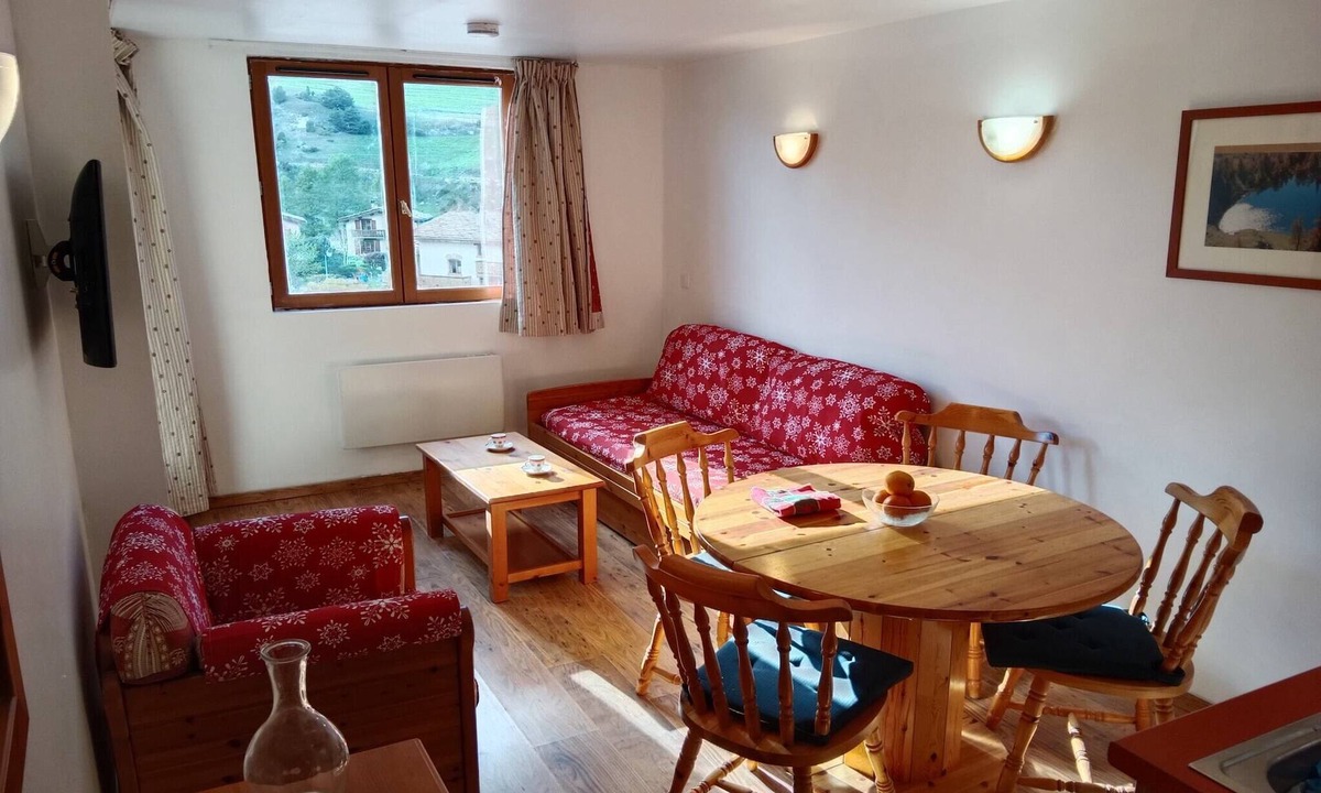 Bramans Apartment | Apartment with balcony for 6 people