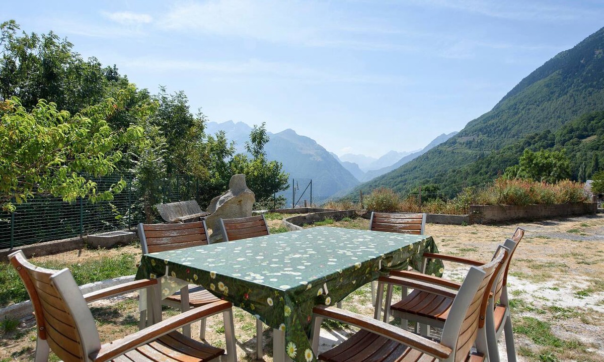 Grust Apartment | Apartment with Panoramic View in a Picturesque Mountain Village