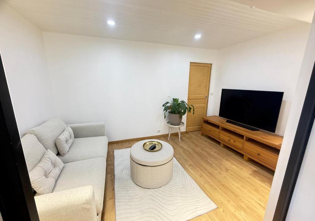 Lons-le-Saunier House | Appart cocooning terrasse