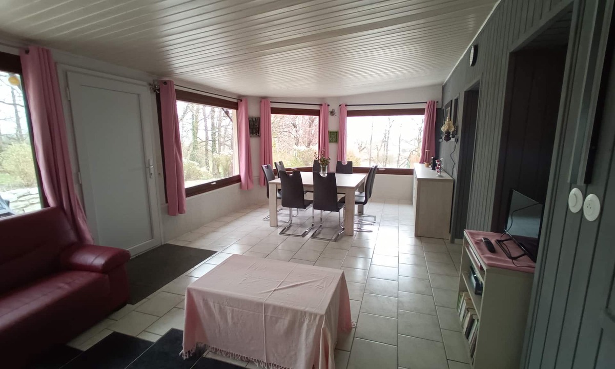 L'Hopital-du-Grosbois Apartment | Appartement La Véranda en Plein Cœur du Doubs Proche Suisse. Animaux Acceptés