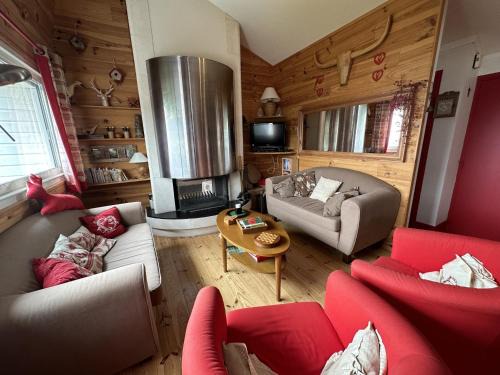 Saint-Jacques-des-Blats Apartment | Appartement esprit montagne
