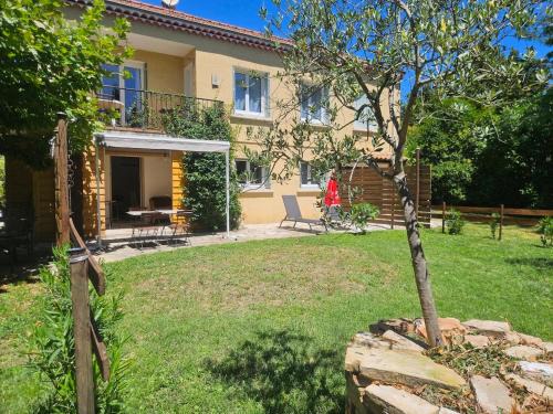 Montboucher-sur-Jabron Apartment | Appartement une chambre avec jardin