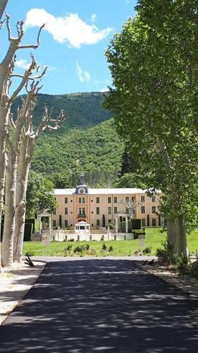 Montbrun-les-Bains Apartment | Appartement 7 Château des Gipières