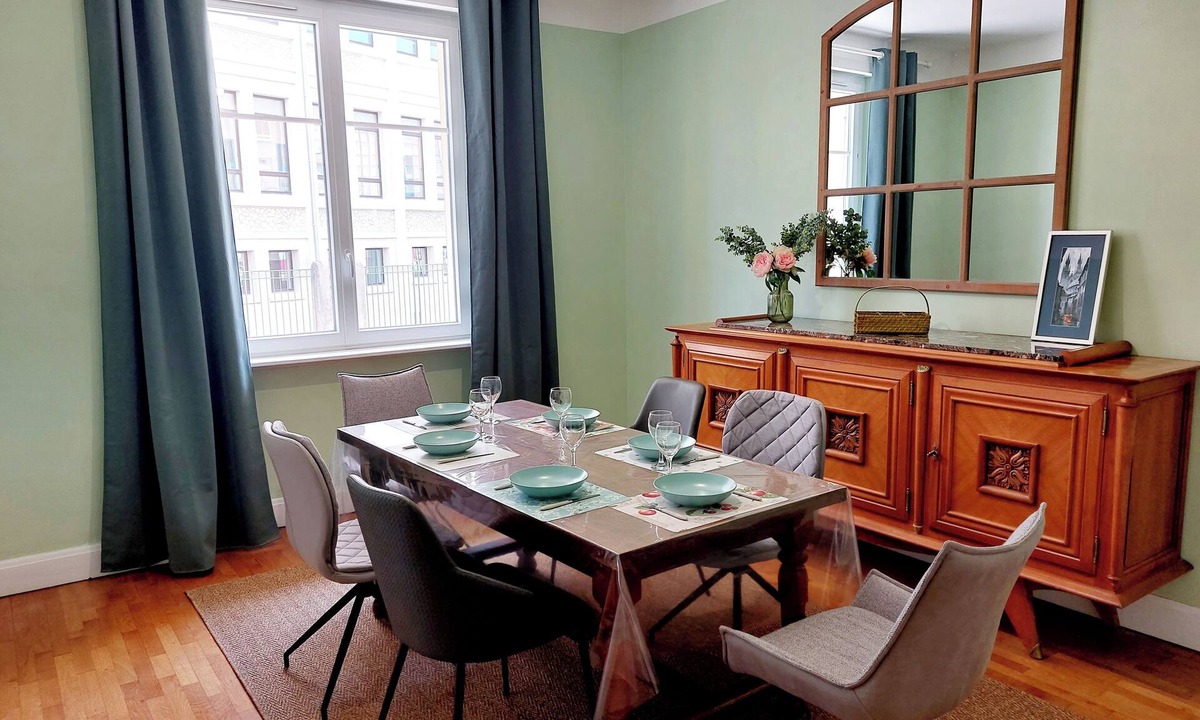 Up 1.5 Saint-Ferreol Apartment | Appartement Ancien Rénové et Spacieux à Louer