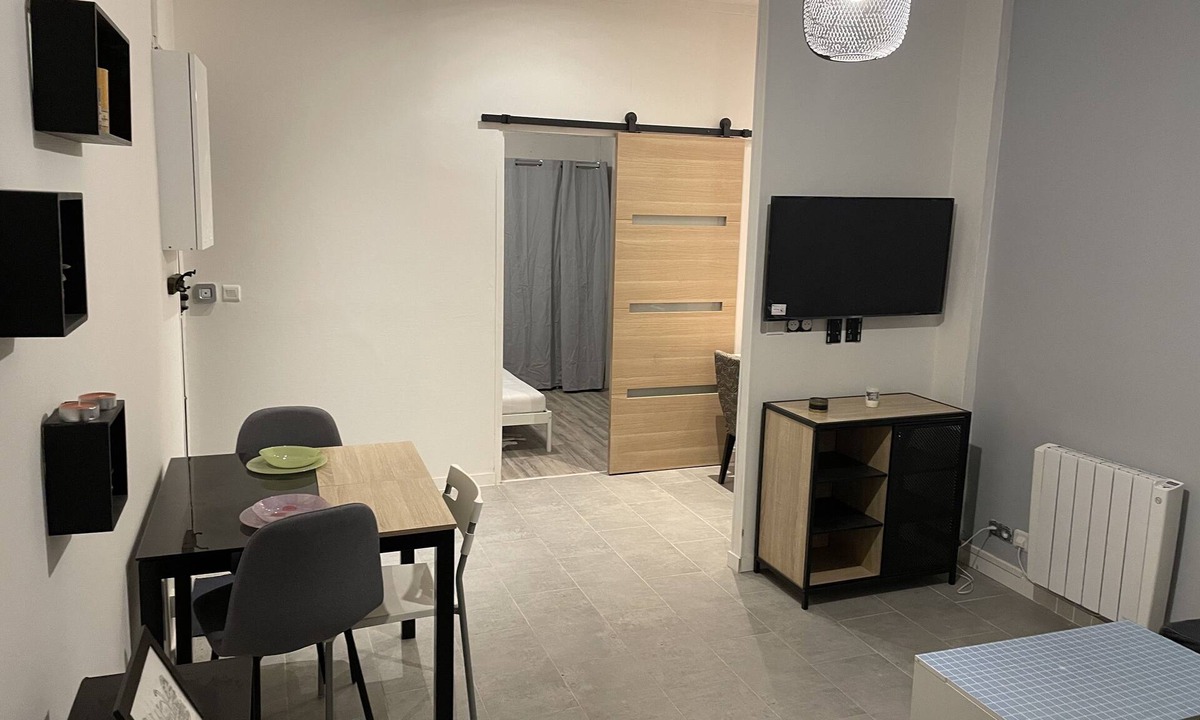 Noisy-le-Sec Apartment | Appartement au Pied de la Gare
