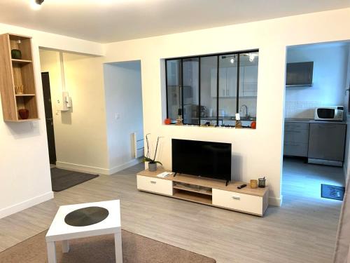 Antony Apartment | Appartement calme Antony, terrasse, vue jardin, proche Paris et Orly