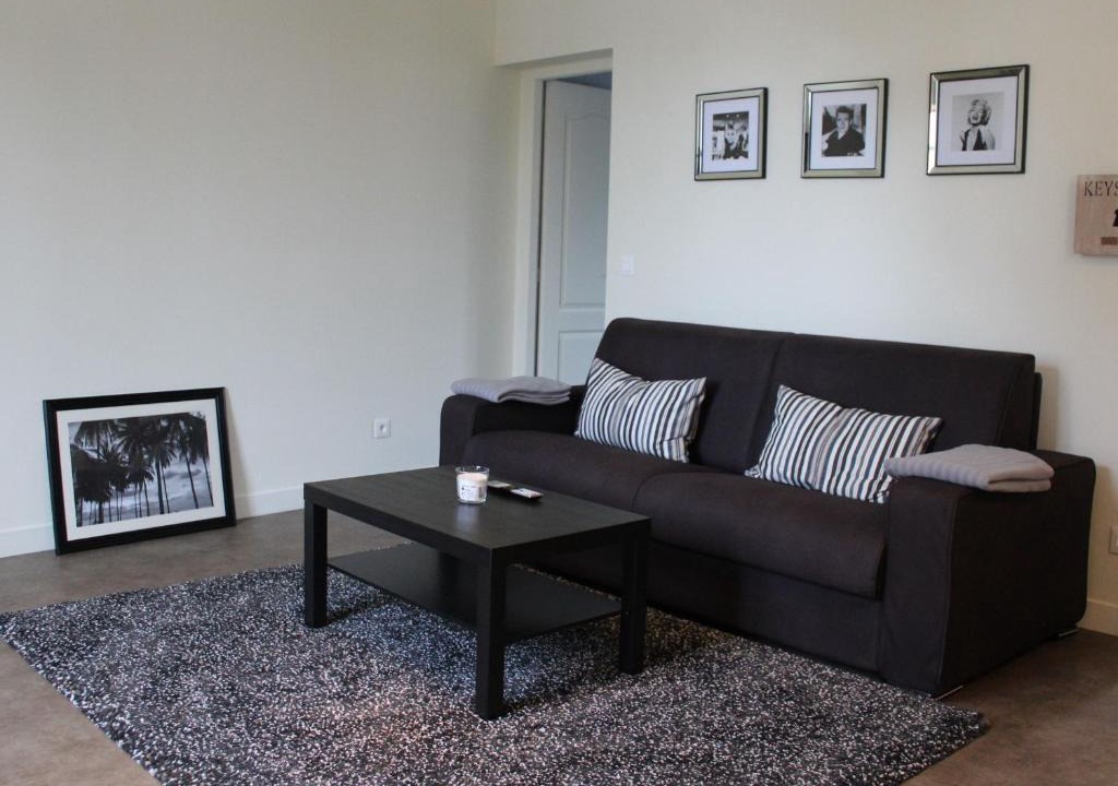 Briey Apartment | Appartement Central à Briey : 2 Ch, Cuisine équipée, Proche Commerces et Activités - FR-1-584-105