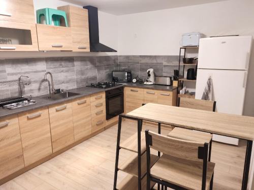 Nevy-sur-Seille Apartment | Appartement chaleureux à Nevy-sur-Seille 70 m² avec Wifi