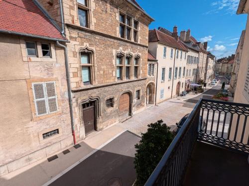 Vesoul House | Appartement charmant au cœur de Vesoul avec parking privé - FR-1-583-509