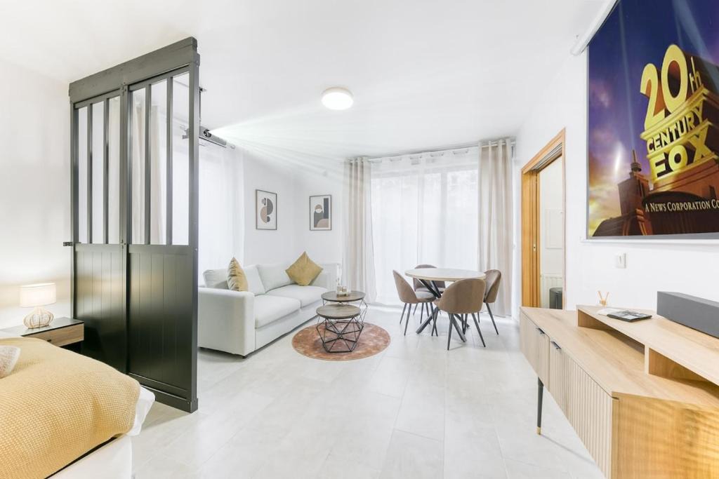 Quartier Atlantis Apartment | Appartement Chic & Lumineux 5 min de Massy TGV