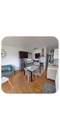 Clairvaux-les-Lacs Apartment | Appartement cosy avec terrasse proche du lac et des commodités