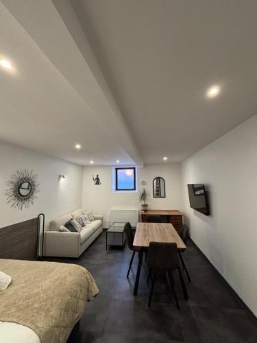 La Roche-sur-Foron Apartment | Appartement Cozy entre Genève et Annecy - Parking