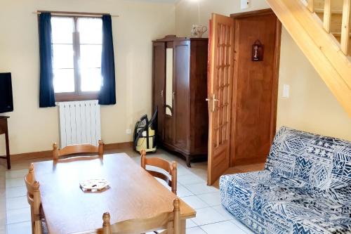 Mesnay Apartment | Appartement confortable à Mesnay - 70 m² - Balcon privé