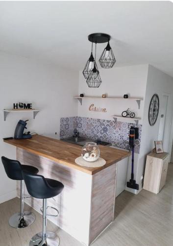 Issoire Apartment | Appartement cosy calme centre Issoire Belle vue sur le massif du Sancy et le Livradois-Forez WiFi