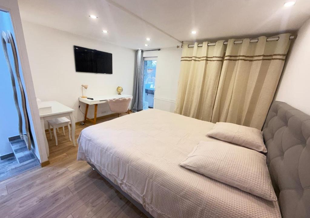Montmorot Apartment | Appartement Cosy terrasse