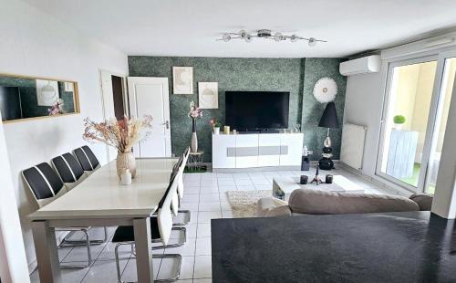 Eybens Apartment | Appartement entier 2 chambres avec terrasse