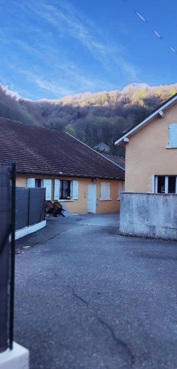 Tullins Apartment | Appartement entier meublé à neuf avec garage