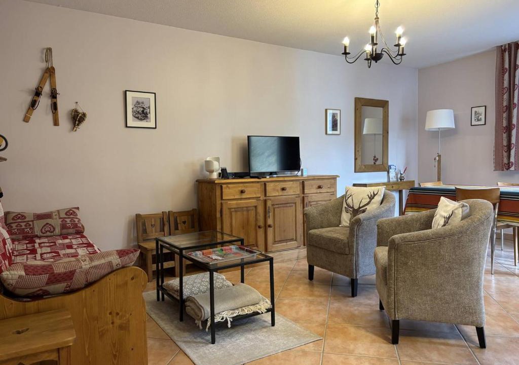 Villard-de-Lans Apartment | Appartement Fonctionnel avec Balcon, Garage et Wifi - Parfait pour 4 Personnes près des Pistes - FR-1-548-25