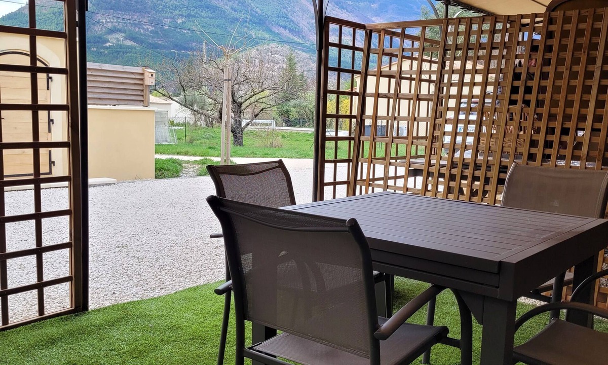 Montbrun-les-Bains Apartment | Appartement 2 ou 3 personnes , Le Cafoutche INTIME