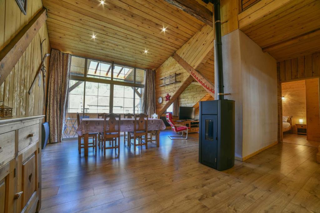 Ornans Apartment | Appartement Le Chalet Balcon sur la rivière