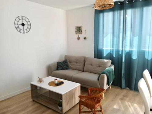Saint-Jean-Baptiste Apartment | Appartement lumineux - 6 pers - 3 chambres - Parking gratuit - Tout équipé