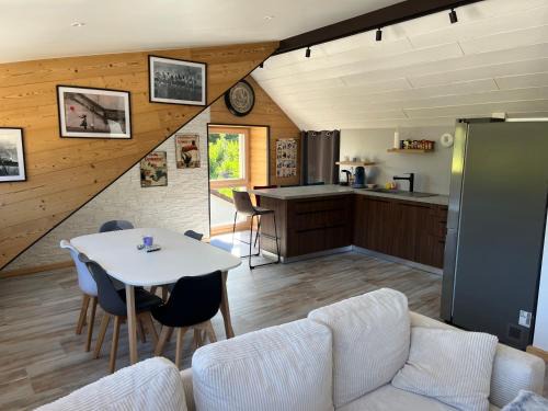 Pontarlier Apartment | Appartement lumineux - Parking privé - Arrivée autonome - Proche Suisse