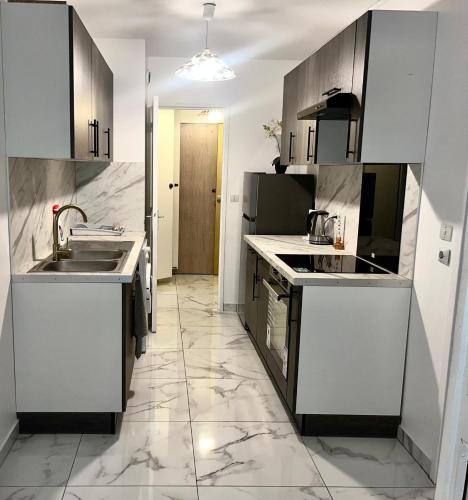 Cevennes Apartment | Appartement moderne lumineux avec vue verdure