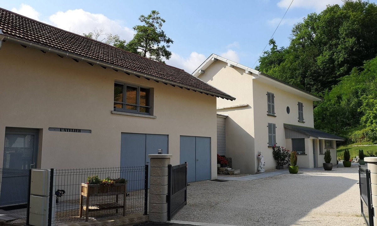 Salins-les-Bains House | Appartement Pour 2 Personnes Dans Propriété Calme