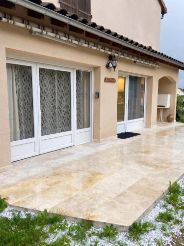 Lapte Apartment | Appartement rénové à Lapte avec terrasse 40 m²