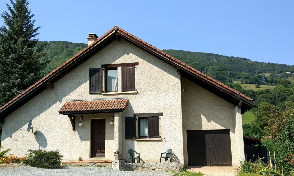 Saint-Jean-de-Vaulx Ski Chalet | Appealing Chalet in St Jean de Vaux with Roofed Terrace