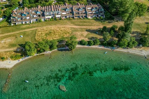 Anthy-sur-Leman Apartment | Art Apartment On Lake Geneva