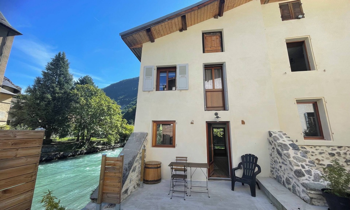 Moutiers Apartment | As the water flows