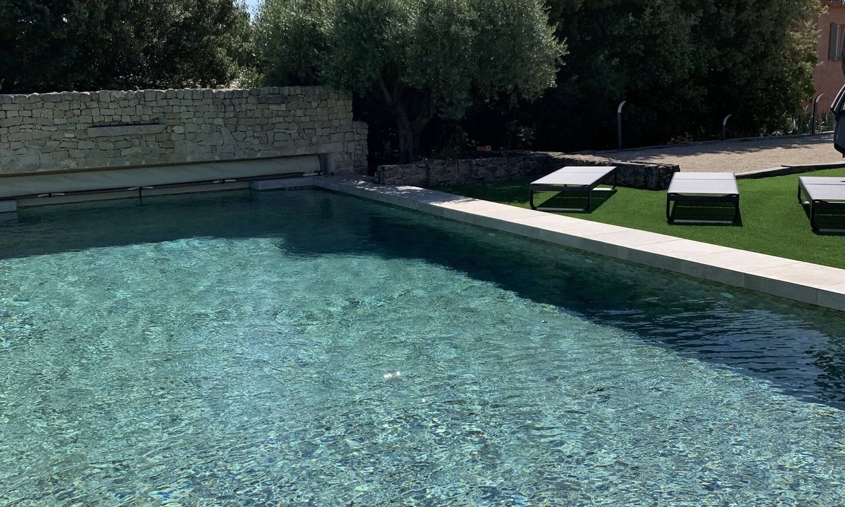 Bedoin House | At the foot of Mont Ventoux, a beautiful, air-conditioned house in a quiet setting with a pool and spa