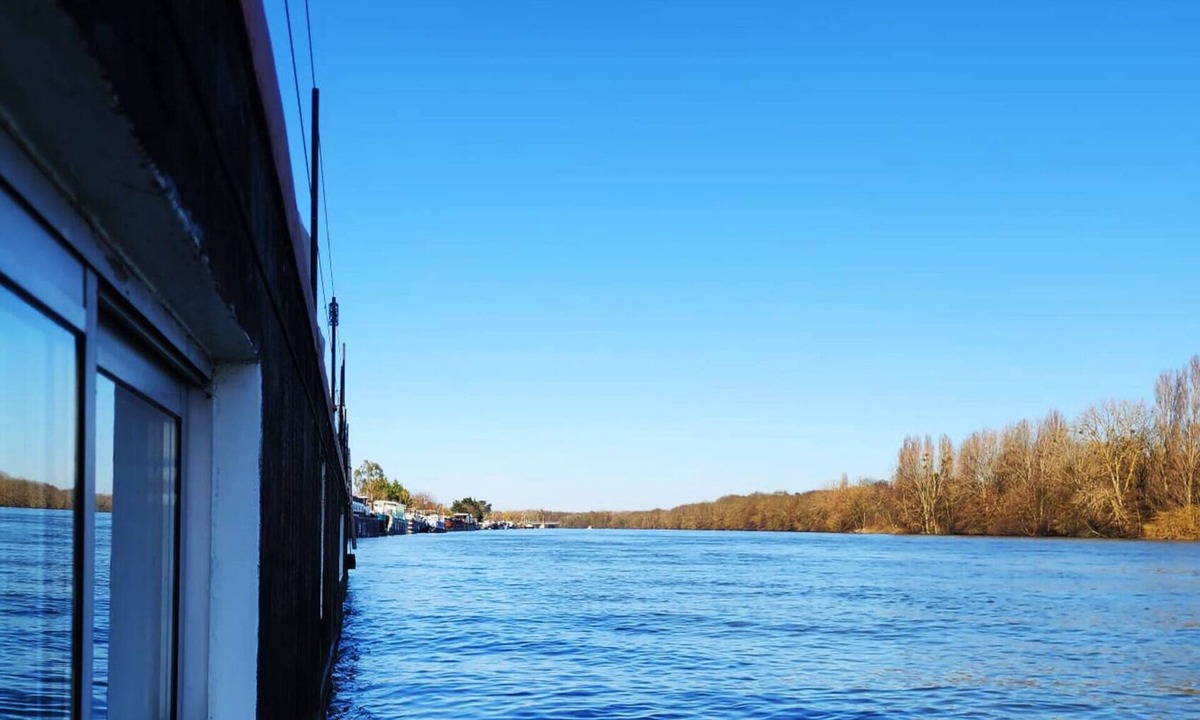 Juvisy-sur-Orge Boat Rental | Atypical houseboat - 13 min from Paris - Private loft
