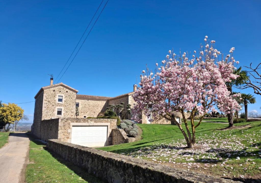 Chavanay House | AU CLOS DES VESSETTEs