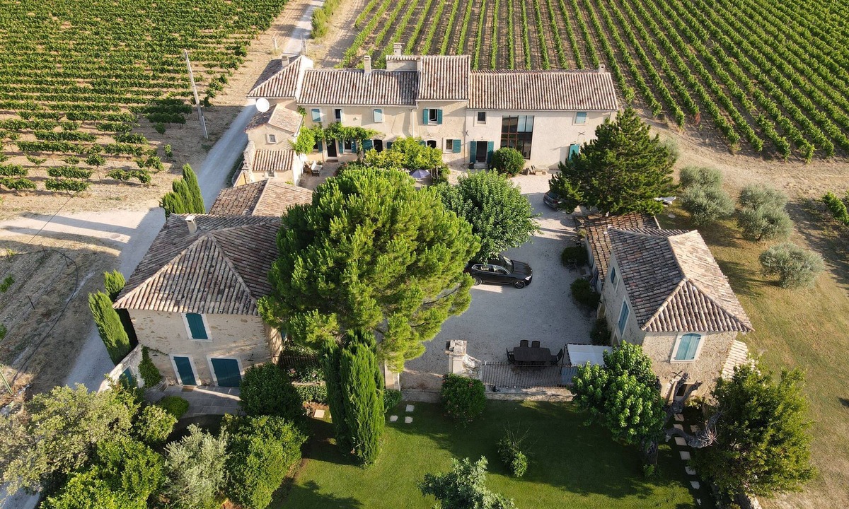 Mazan House | Auberge de Mazan: outstanding country house, private pool & gardens among vines