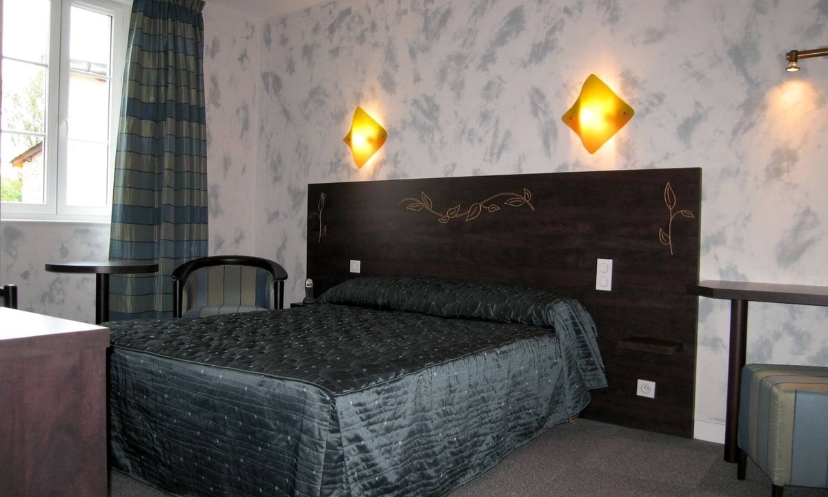 Celles-sur-Durolle Hotel | Auberge du Palais
