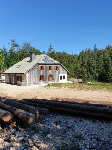 Chatelblanc Cabin | Auberge Les Enguenelles Lodges