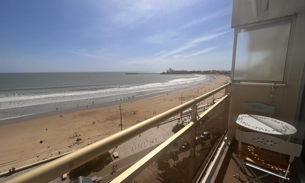 Les Sables d'Olonne Apartment | "Beachfront Studio with Balcony and Stunning Sea View"