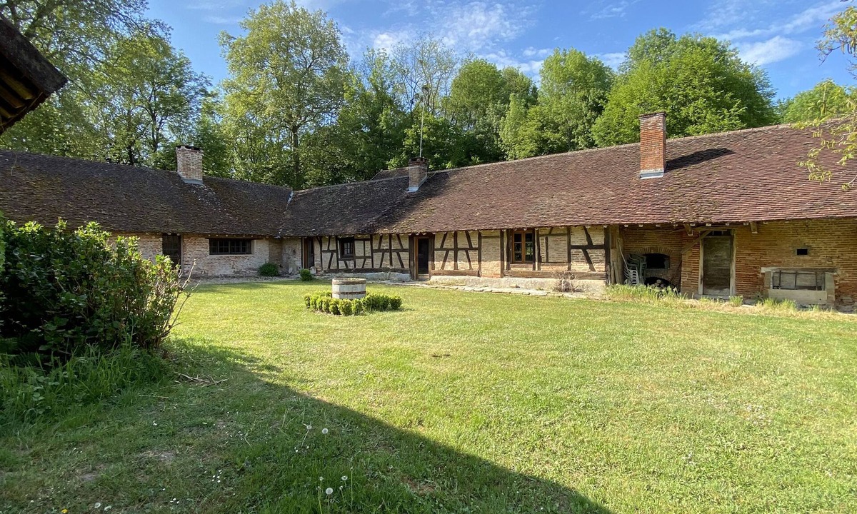 Beaurepaire-en-Bresse Villa | Beaurepaire Castle Farm