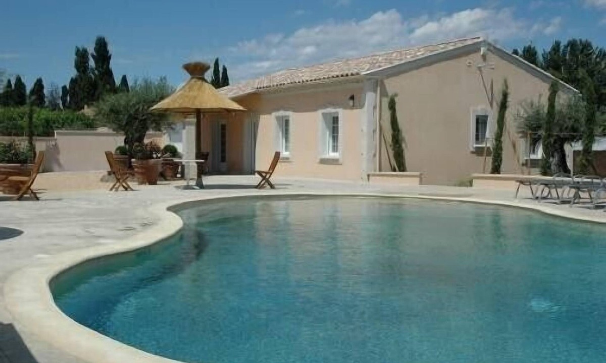 Carpentras Villa | Beautiful and comfortable villa superb heated pool