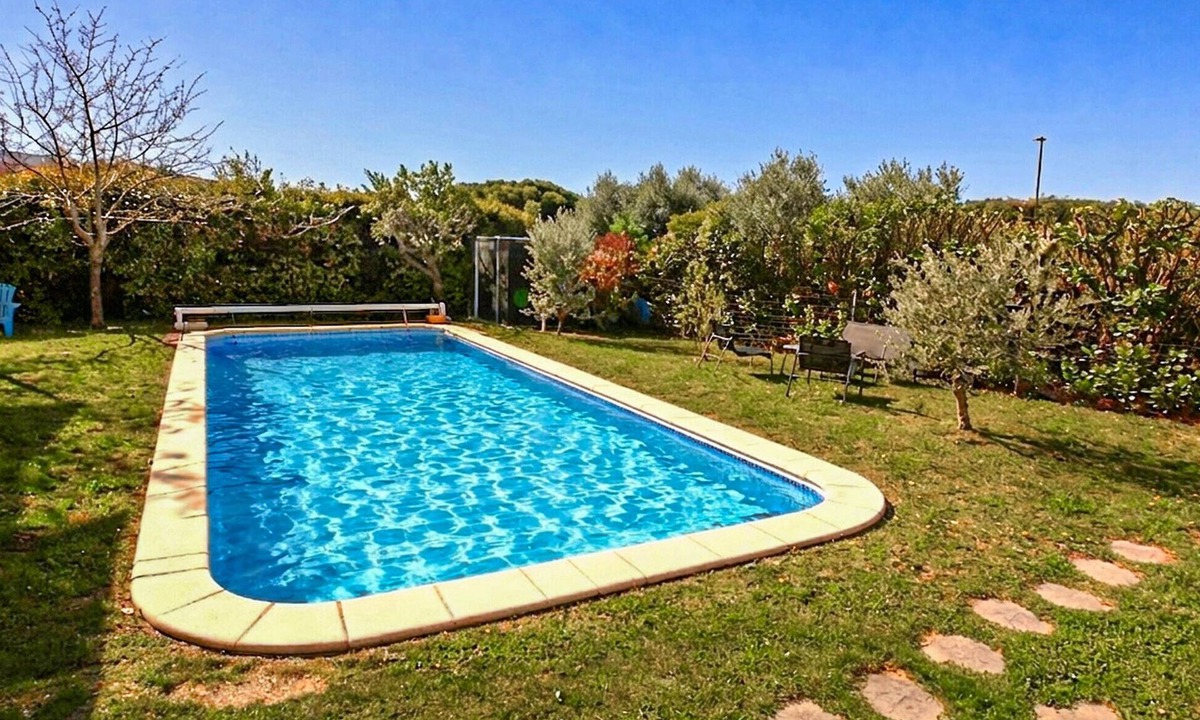 Taillades House | Beautiful home in Taillades with outdoor swimming pool