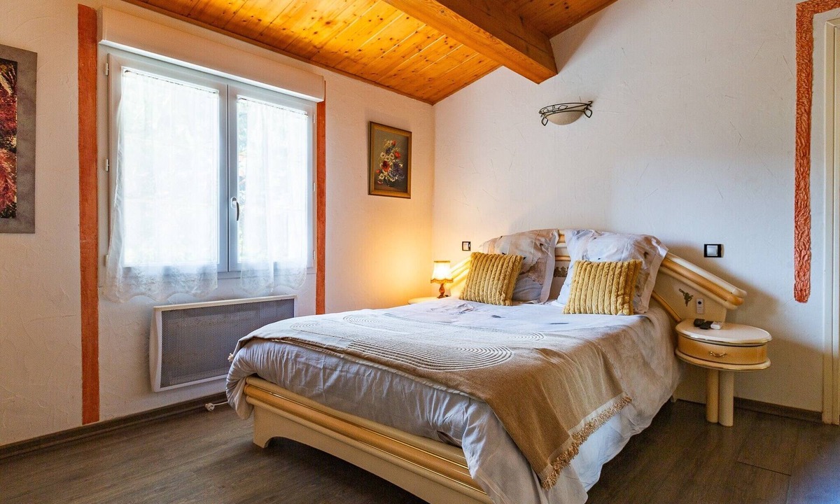 Colombier-le-Vieux Bed & Breakfast | Bed and Breakfast 'Les Issignols' with Mountain View, Wi-Fi and Air Conditioning
