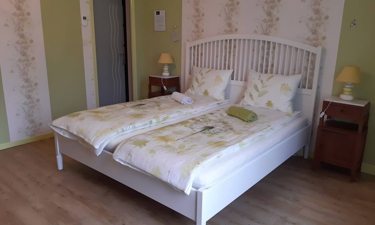 Igornay Bed & Breakfast | Bed and Breakfast 'Escargot De Jardin' with Shared Pool, Shared Terrace and Wi-Fi