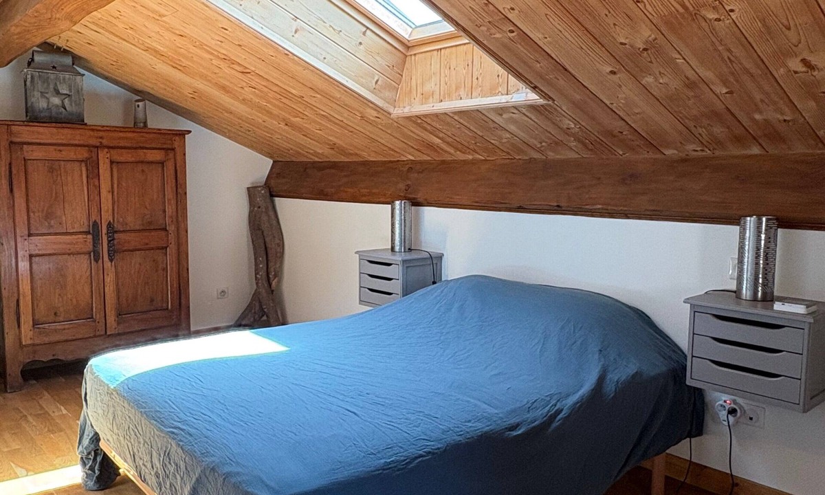 Saint-Julien-Labrousse Bed & Breakfast | Bed and Breakfast 'Framboise' with Shared Terrace, Shared Garden and Wi-Fi