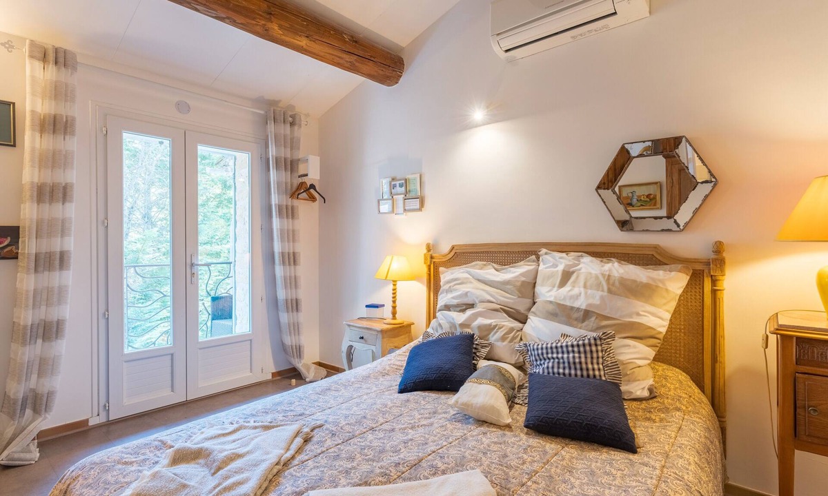 Puget Bed & Breakfast | Bed and Breakfast 'Gourmandise' with Shared Pool, Wi-Fi and Air Conditioning