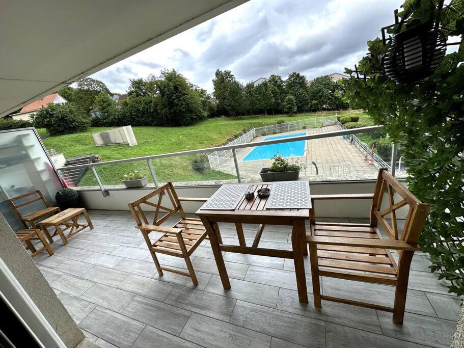 Besancon Apartment | Besançon- Appart avec balcon et piscine pour Groupe pro et famille