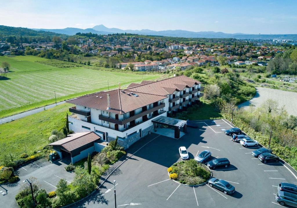 Perignat-les-Sarlieve Hotel | Best Western Plus Hôtel Gergovie