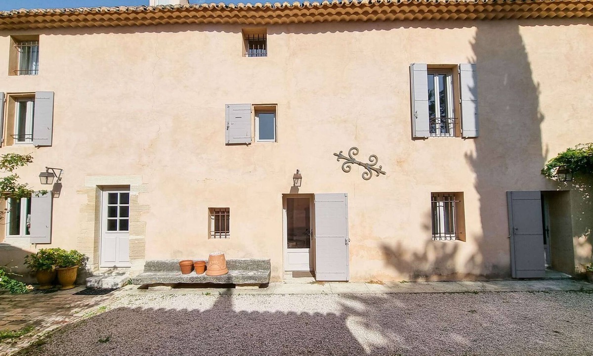 Mazan House | Between Mont Ventoux and Luberon, air-conditioned Provencal farmhouse with swimming pool, indoor.