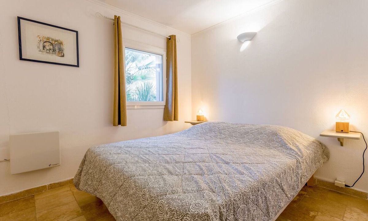 Bedoin Apartment | “Blue Twin Kitchenette Room” Apartment with Wi-Fi